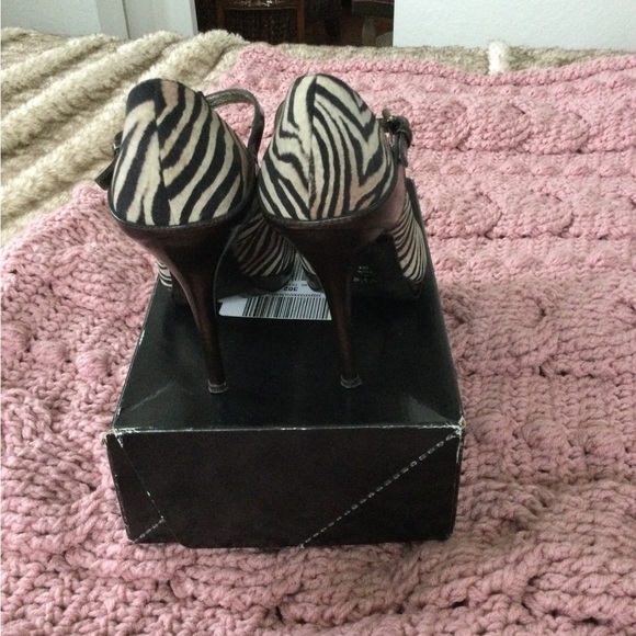 Ladies animal print heels - Picture 6 of 7